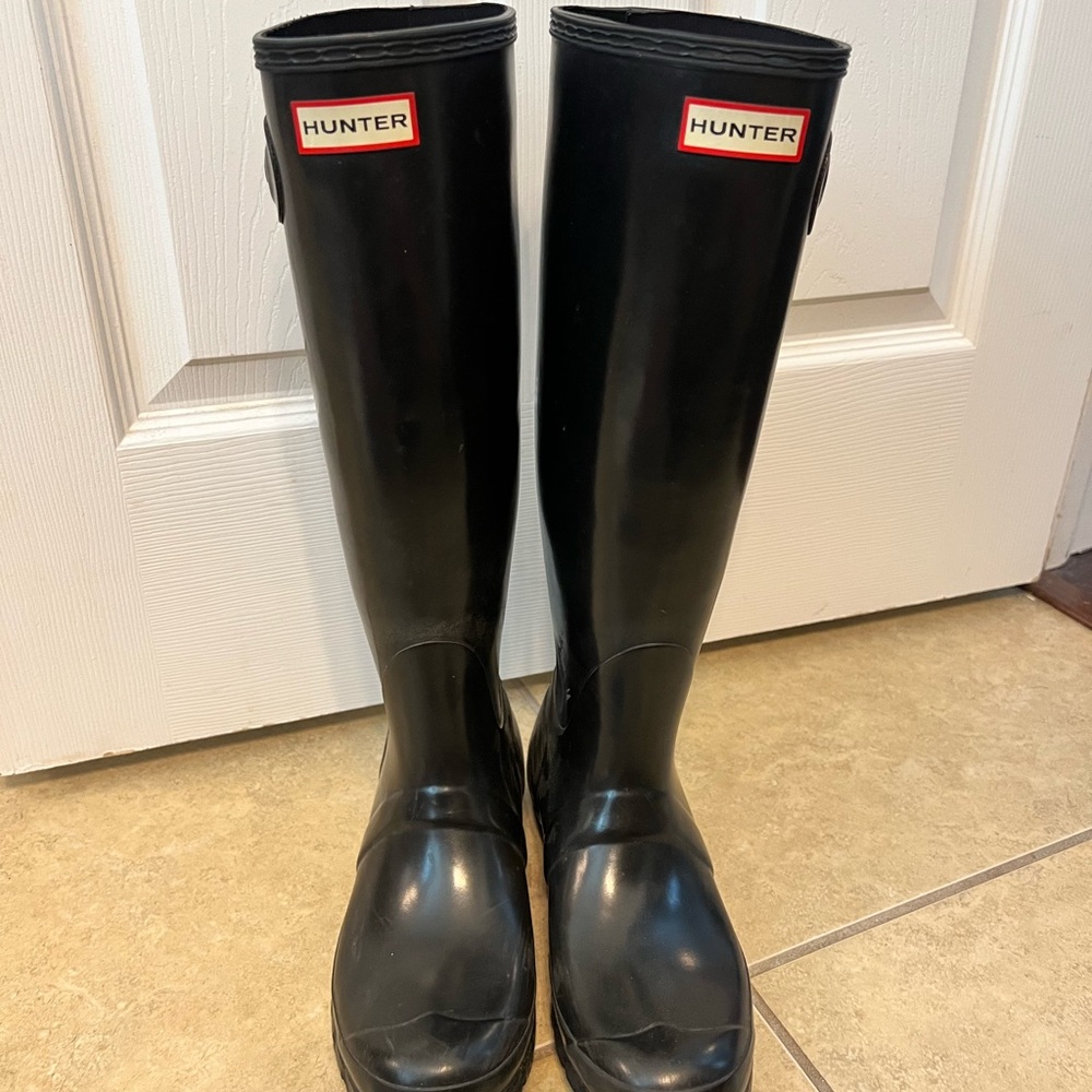 Hunter Black Gloss Waterproof Buckle Boots